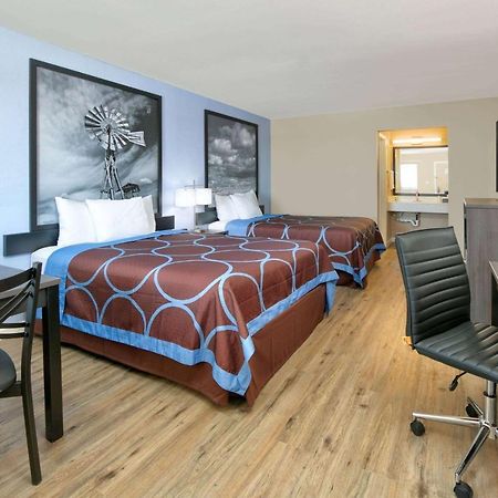 Super 8 By Wyndham Victoria - South - Hwy 59 Hotel Ngoại thất bức ảnh