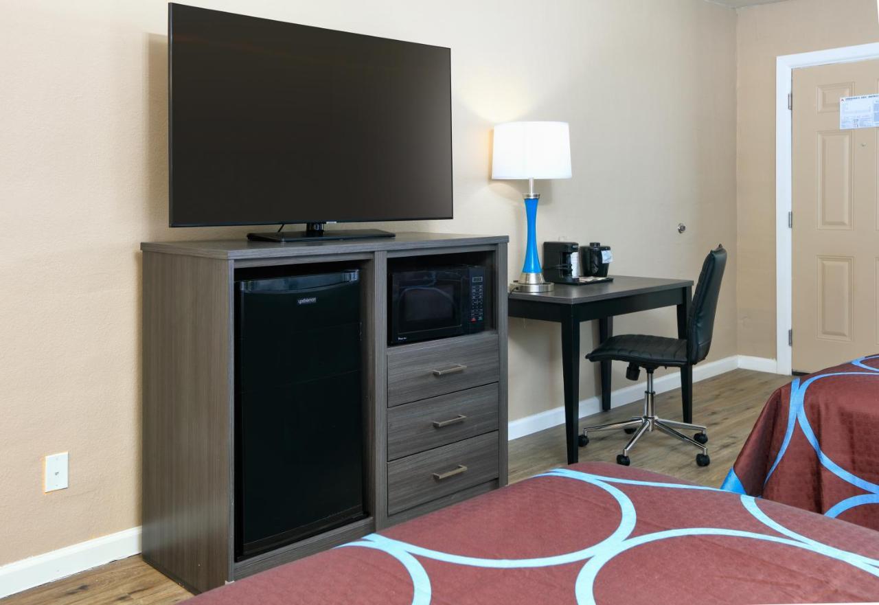 Super 8 By Wyndham Victoria - South - Hwy 59 Hotel Ngoại thất bức ảnh